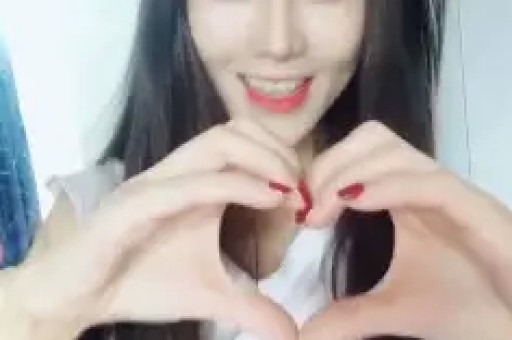 娱乐博主吃瓜少女张小寒被封号如何避免内容风险？